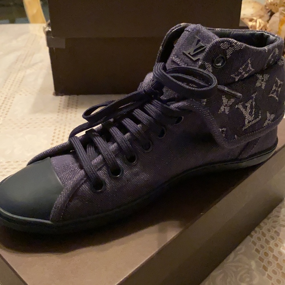 Louis Vuitton Sneakers - Picture 2 of 4